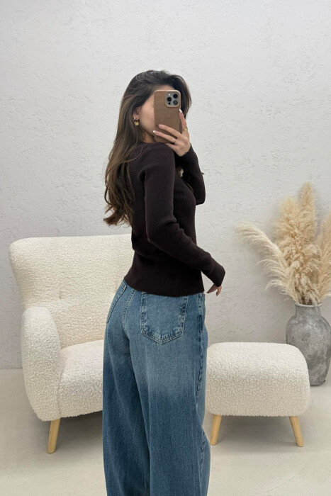 BLUZE NJE NGJYRESHE PER FEMRA ME JAKE TE RRUMBULLAKET NE NGJYRE KAFE - 4