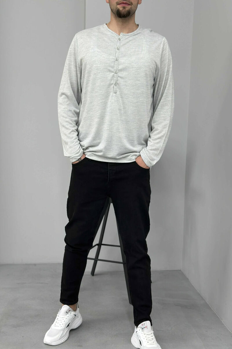 BLUZË NJËNGJYRËSHE ME JAKË TË RRUMBULAKËT DHE ME BUTONA PËR MESHKUJ NË NGJYRËN GRI TË ZBARDHUR - 2