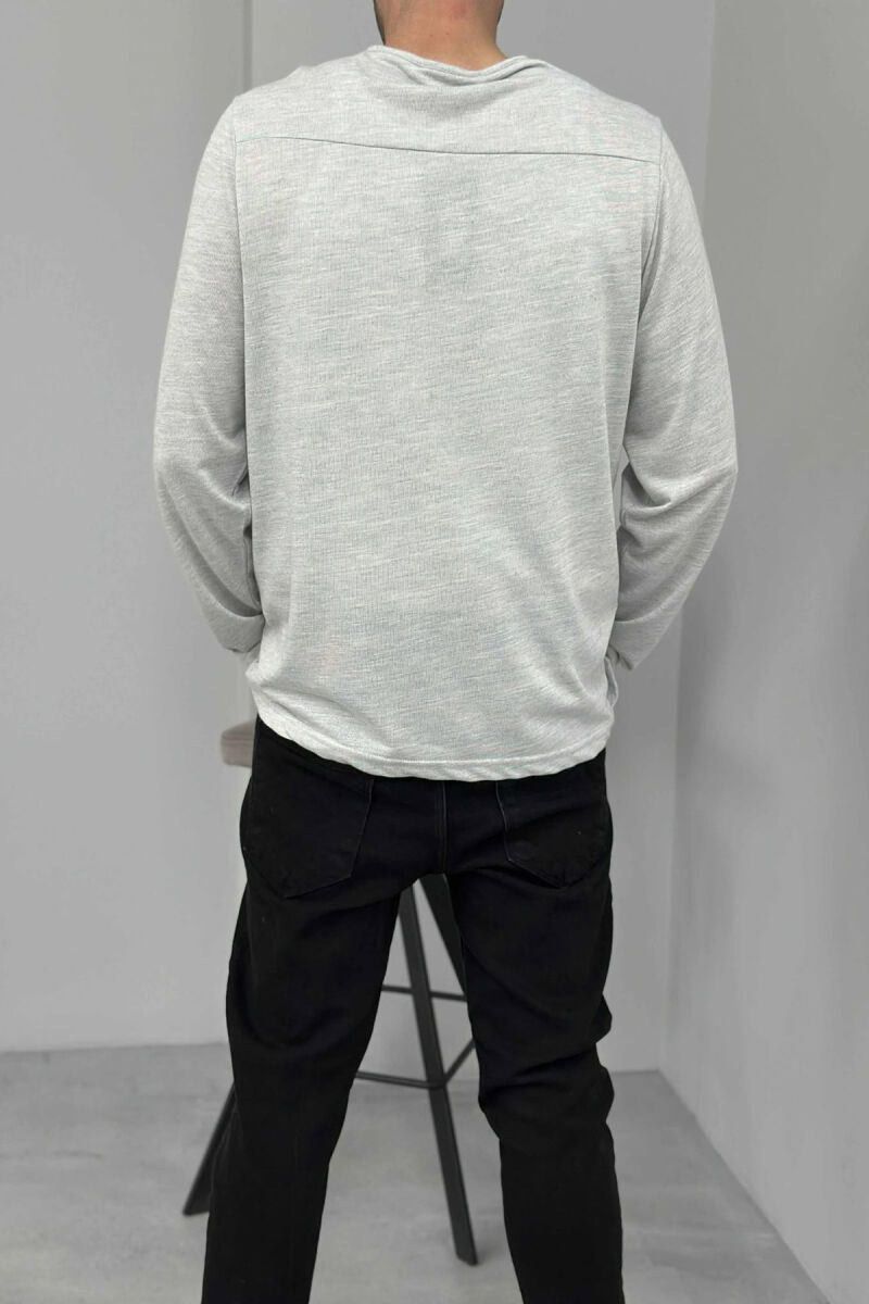 BLUZË NJËNGJYRËSHE ME JAKË TË RRUMBULAKËT DHE ME BUTONA PËR MESHKUJ NË NGJYRËN GRI TË ZBARDHUR - 4