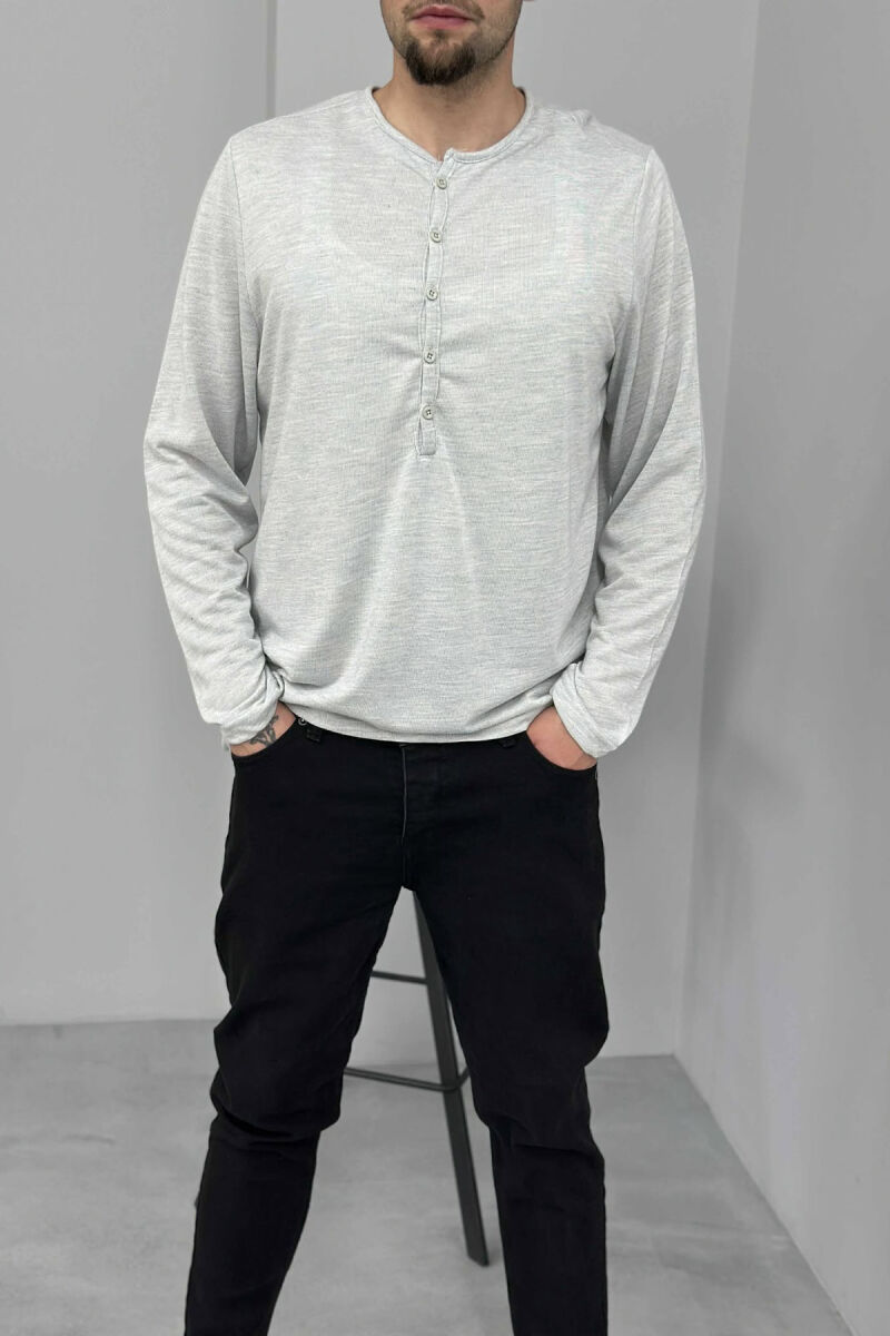 BLUZË NJËNGJYRËSHE ME JAKË TË RRUMBULAKËT DHE ME BUTONA PËR MESHKUJ NË NGJYRËN GRI TË ZBARDHUR - 1