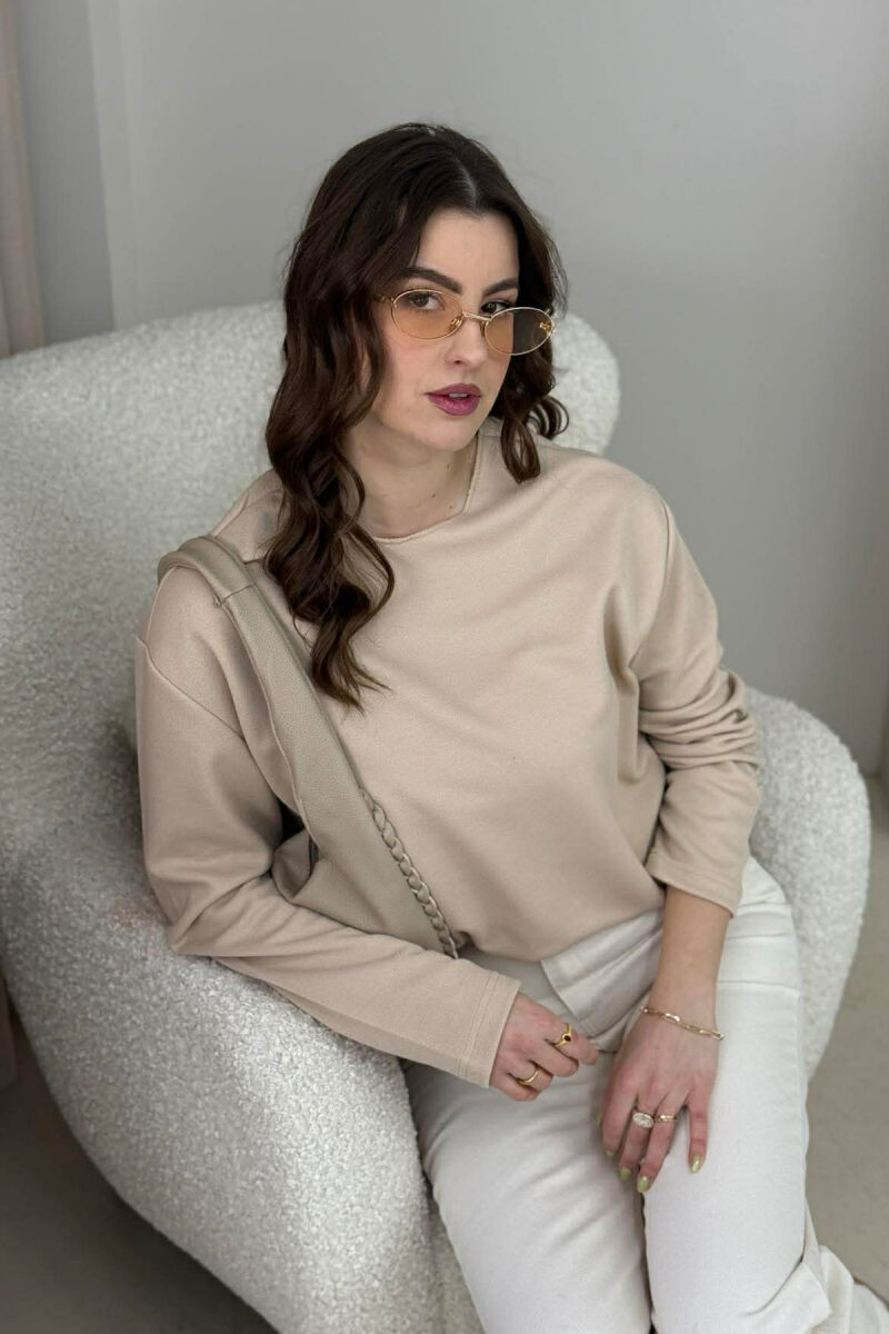 BLUZË NJËNGJYRËSHE ME JAKË TË RRUMBULLAKËT PËR FEMRA NË NGJYRËN BEZHË - 6