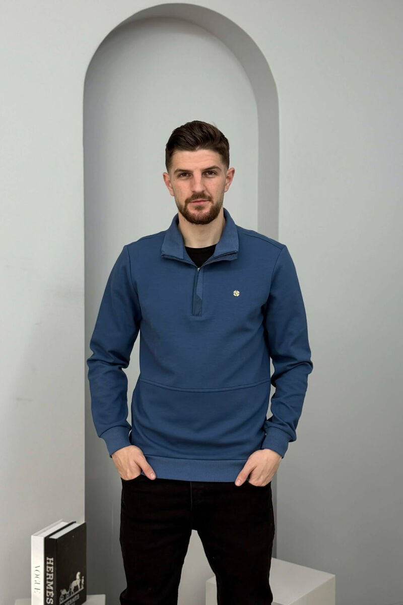 BLUZË NJËNGJYRËSHE ME LOGO TË VOGËL GOLD PËR MESHKUJ NË NGJYRËN BLU - 2