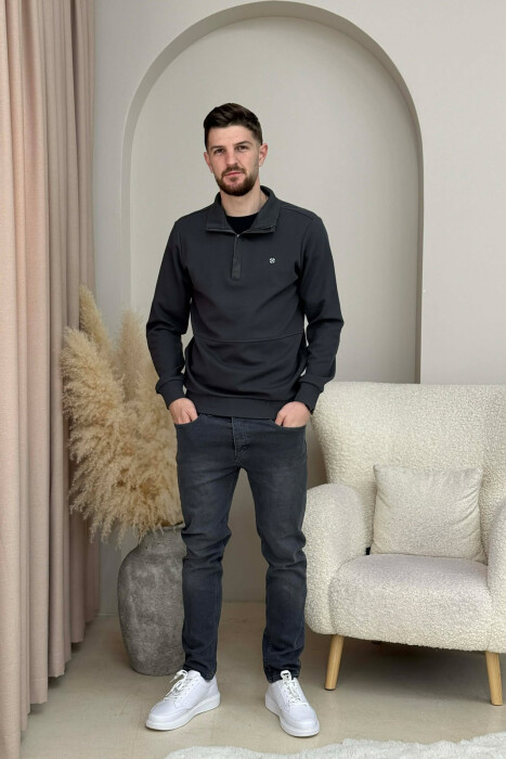 BLUZË NJËNGJYRËSHE ME LOGO TË VOGËL GOLD PËR MESHKUJ NË NGJYRËN GRI TË ERRËT - 2