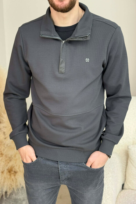 BLUZË NJËNGJYRËSHE ME LOGO TË VOGËL GOLD PËR MESHKUJ NË NGJYRËN GRI TË ERRËT - 1