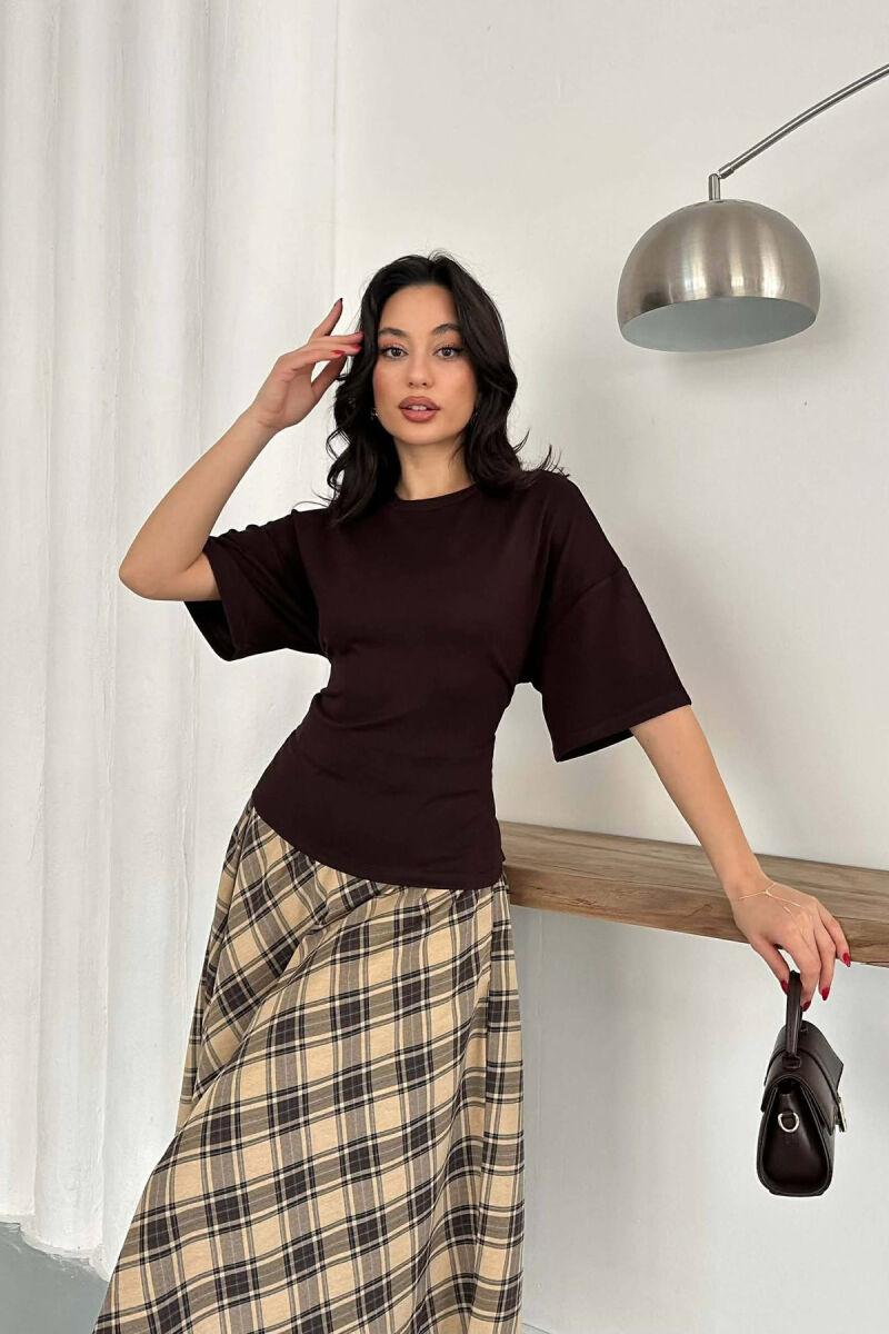 BLUZE NJE NGJYRESHE ME DETAJIN E LIDHSEVE PER FEMRA NE NGJYRE KAFE - 1