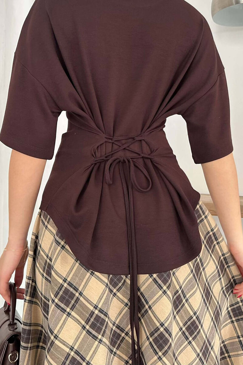 BLUZE NJE NGJYRESHE ME DETAJIN E LIDHSEVE PER FEMRA NE NGJYRE KAFE - 3