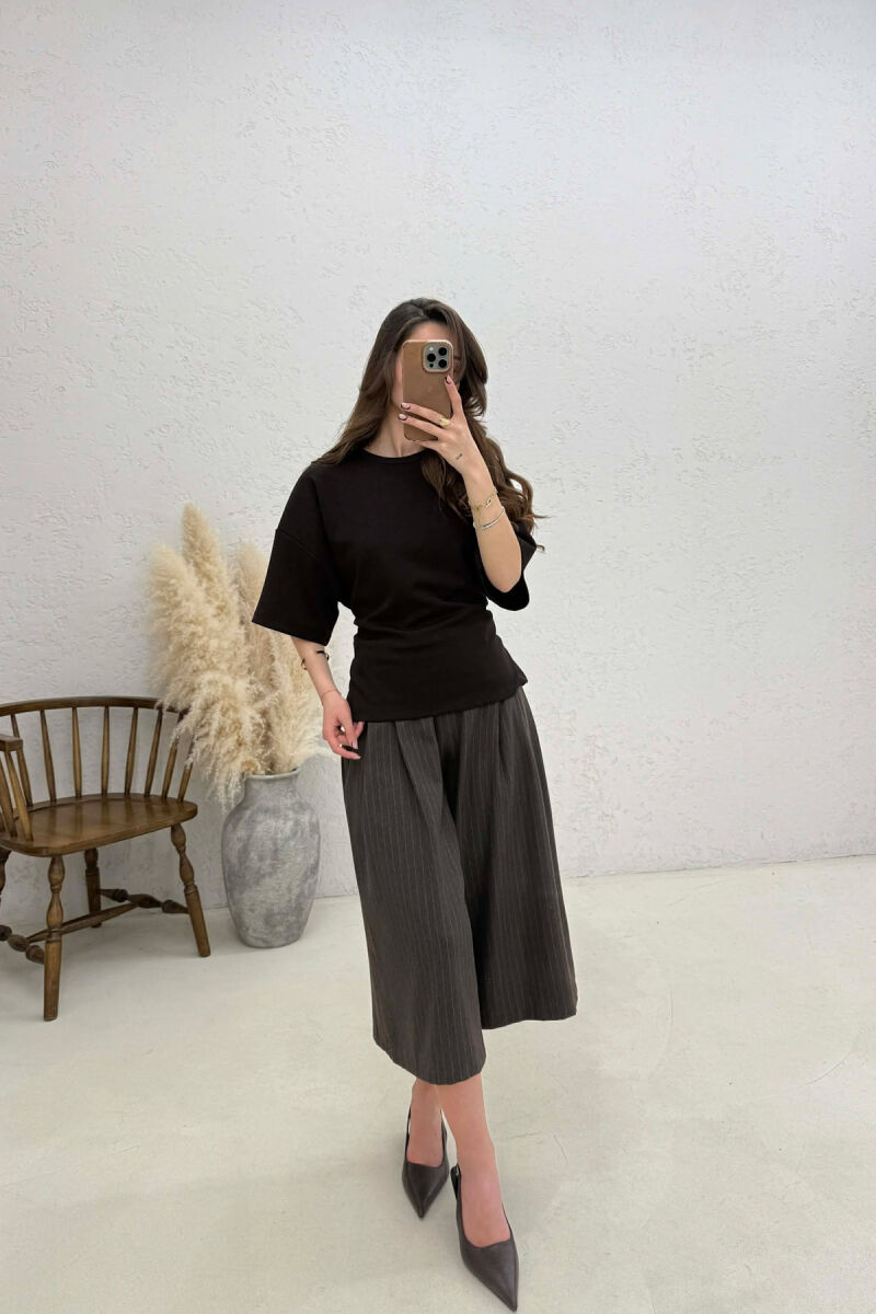 BLUZE NJE NGJYRESHE ME DETAJIN E LIDHSEVE PER FEMRA NE NGJYRE KAFE TE ERRET - 3