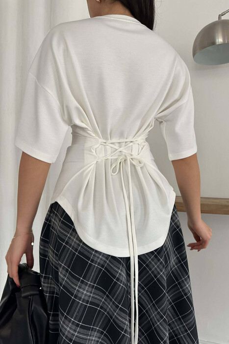 BLUZE NJE NGJYRESHE ME DETAJIN E LIDHSEVE PER FEMRA NE NGJYRE TE BARDHE - 3