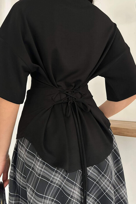 BLUZE NJE NGJYRESHE ME DETAJIN E LIDHSEVE PER FEMRA NE NGJYRE TE ZEZE - 3