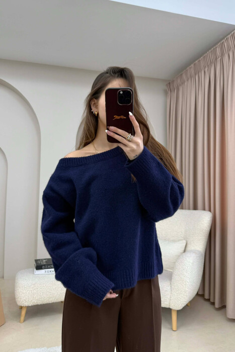 BOAT- NECK SHORT WOMAN SWEATER DARK BLUE/BEE - 1