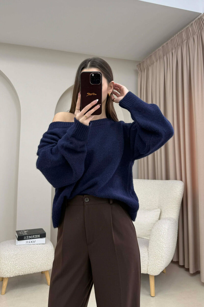 BOAT- NECK SHORT WOMAN SWEATER DARK BLUE/BEE - 3