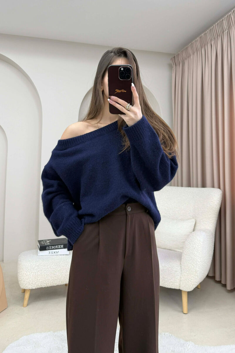 BOAT- NECK SHORT WOMAN SWEATER DARK BLUE/BEE - 4