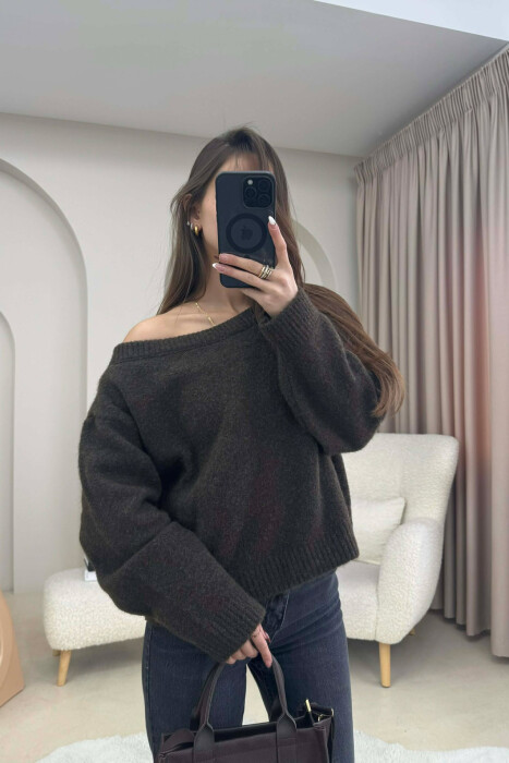 BOAT- NECK SHORT WOMAN SWEATER DARK BROWN/KAE - 1