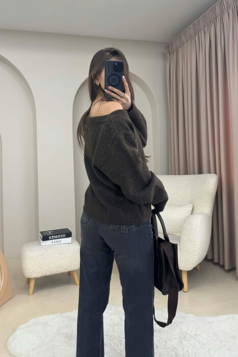 BOAT- NECK SHORT WOMAN SWEATER DARK BROWN/KAE - 2