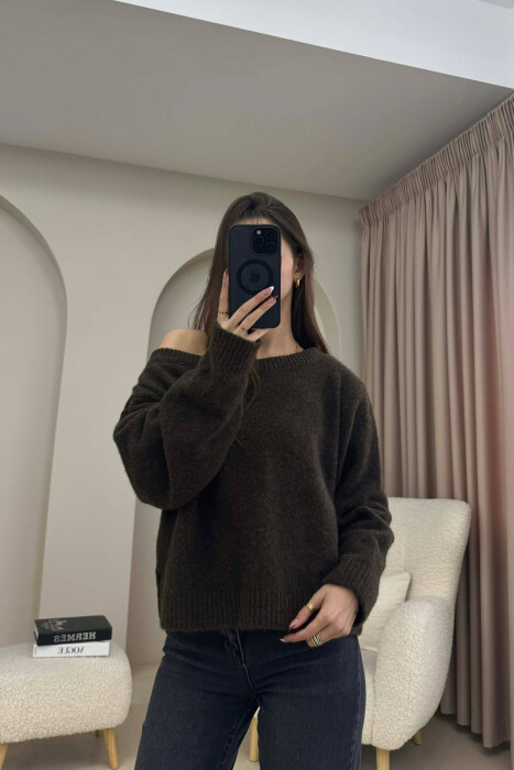 BOAT- NECK SHORT WOMAN SWEATER DARK BROWN/KAE - 4