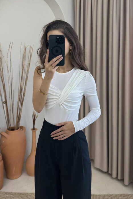 BODY ME NJË MËNGË PËR FEMRA NË NGJYRËN E BARDHË - 2