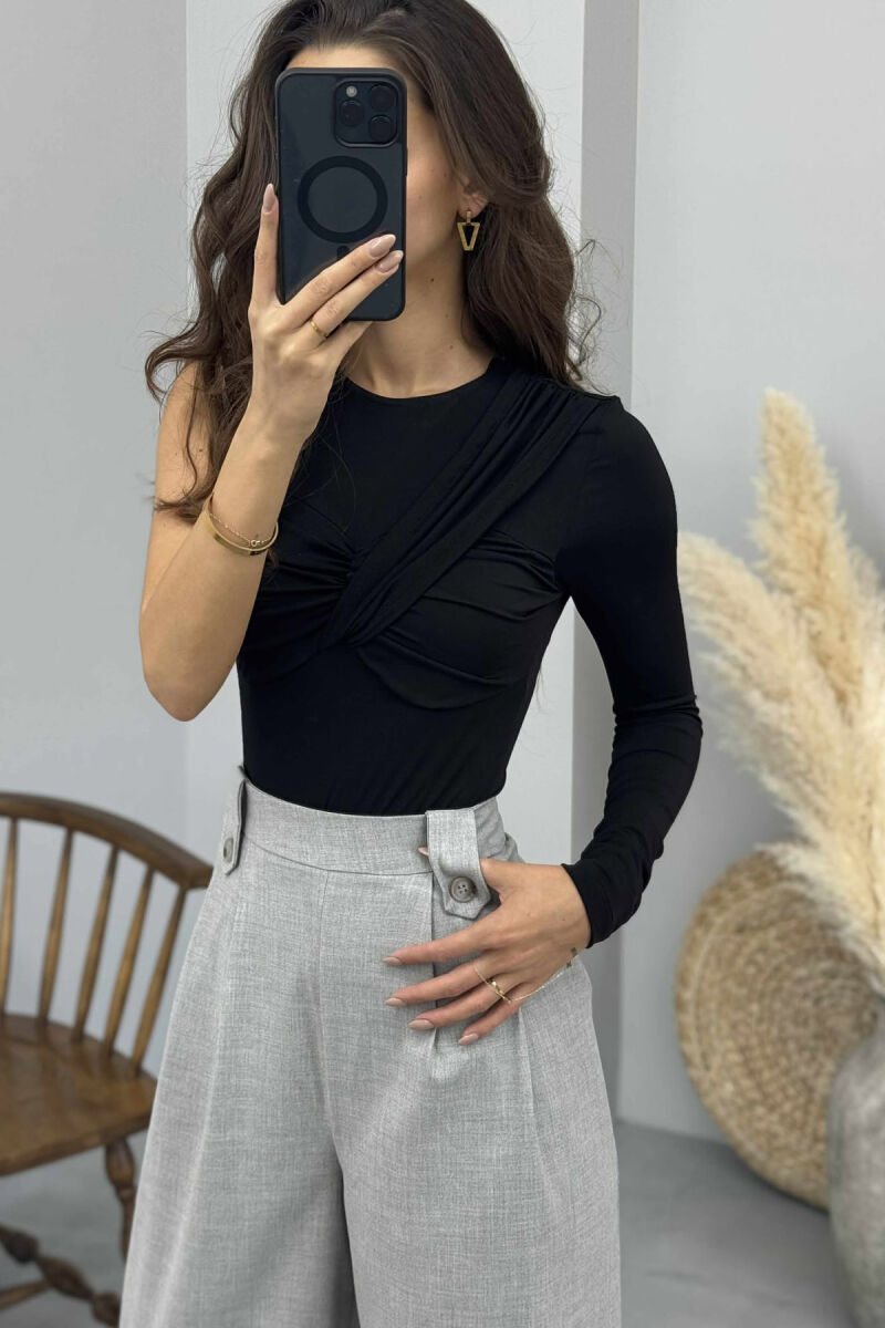 BODY ME NJË MËNGË PËR FEMRA NË NGJYRËN E ZEZË - 3