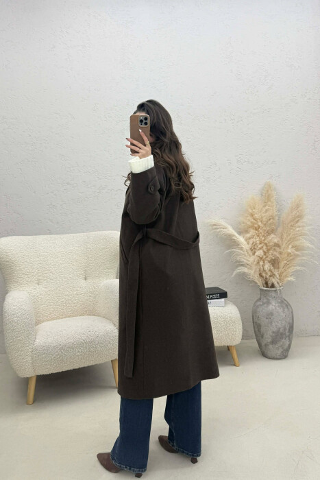 BUTTON DETAILS LONG WOMAN COAT DARK BROWN/KAE - 3