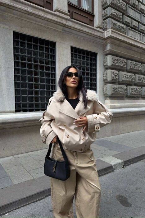 BUTTONS DETAIL FLUFFY NECK SHORT WOMEN JACKET BEIGE/BEZHE 