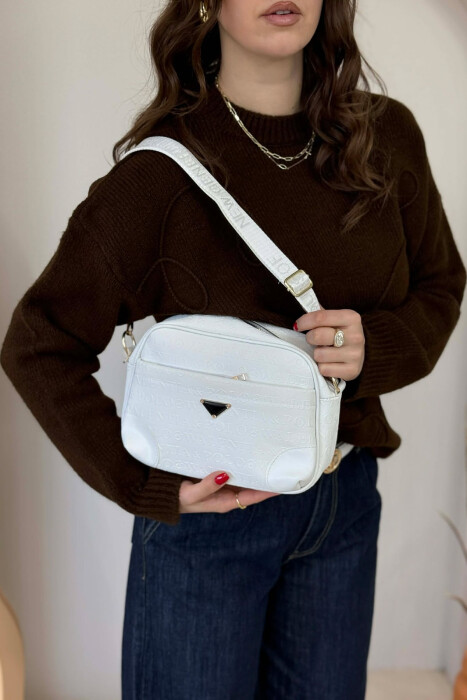 ÇANTE E THJESHTE PER FEMRA NE NGJYRE TE BARDHE 