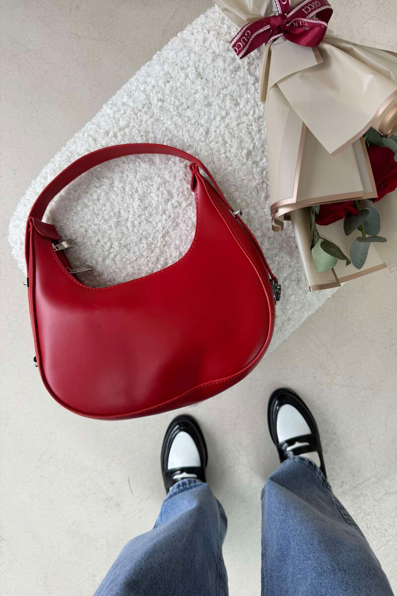 ÇANTË LËKURE E THJESHTË PËR FEMRA NË NGJYRËN E KUQE - 2