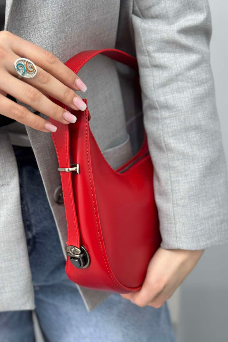 ÇANTË LËKURE E THJESHTË PËR FEMRA NË NGJYRËN E KUQE - 5