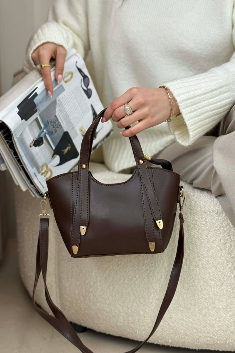 ÇANTE NJE NGJYRESHE LEKURE PER FEMRA NE NGJYRE KAFE TE ERRET - 1