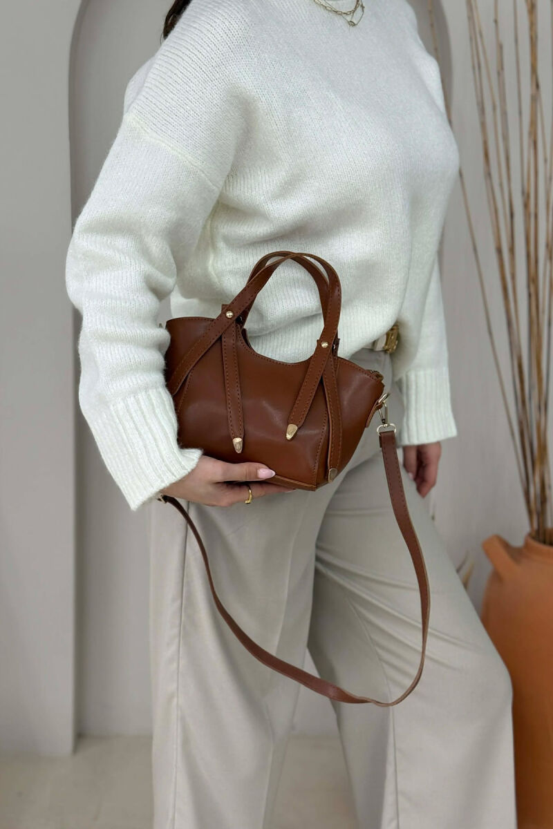 ÇANTE NJE NGJYRESHE LEKURE PER FEMRA NE NGJYRE KAFE - 3