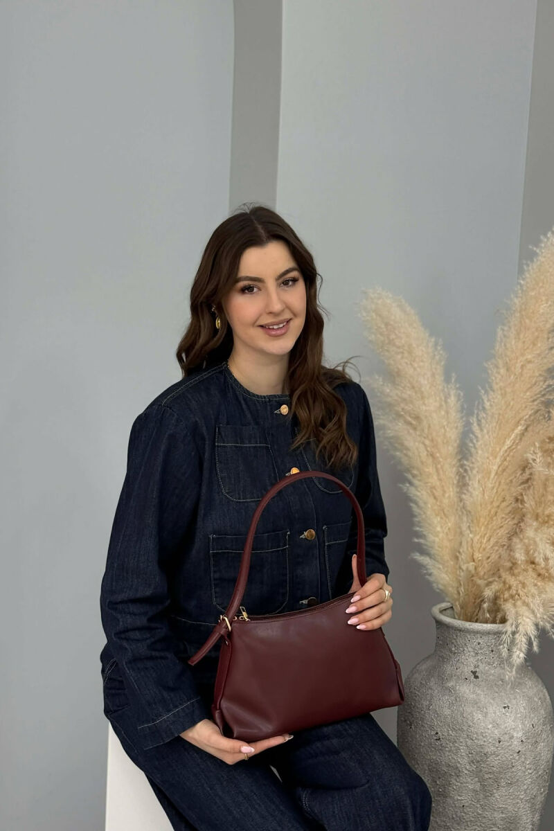 ÇANTE NJE NGJYRESHE ME ZINXHIR PER FEMRA NE NGJYRE VISHNJE - 5