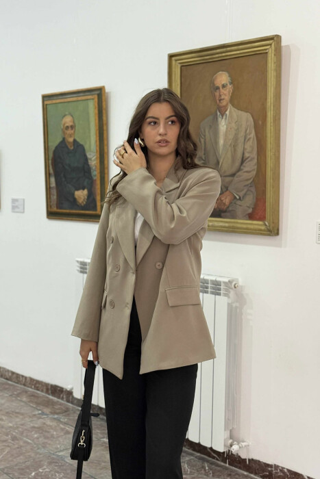 XHAKETË KLASIKE E THJESHTË NJËNGJYRËSHE PËR FEMRA NË NGJYRËN KAKI - KLAUDIO FASHION