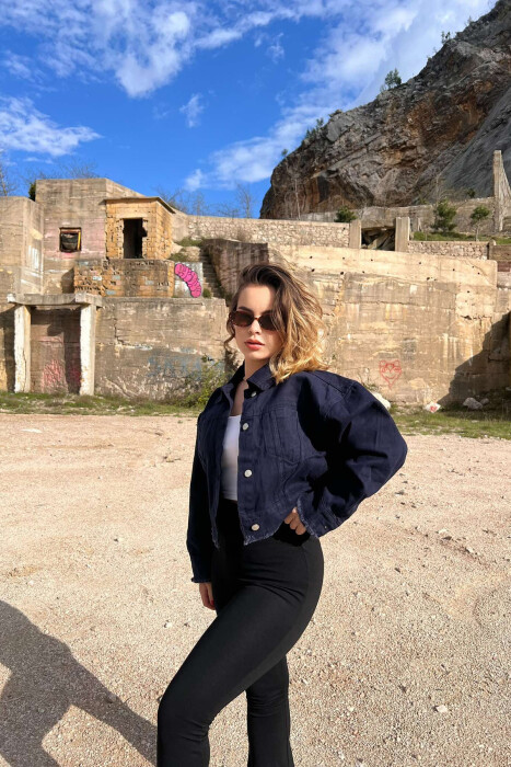 CROPPED ONE COLOR DENIM WOMEN JACKET DARK BLUE/BEE 