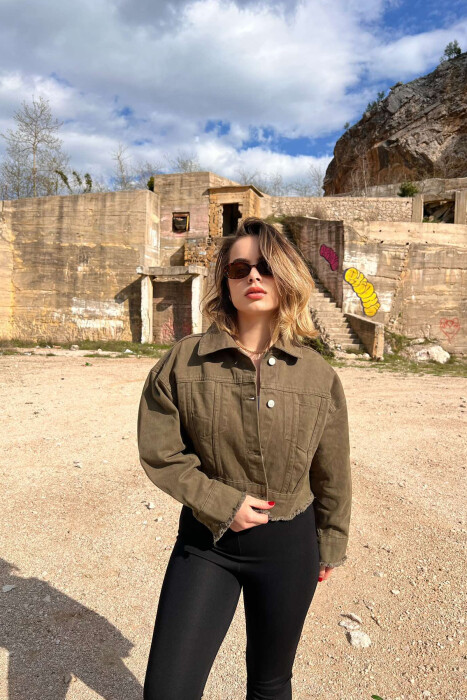 XHAKETË XHINS E SHKURTËR PËR FEMRA NË NGJYRËN JESHILE - KLAUDIO FASHION