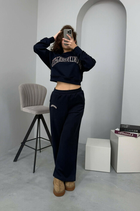 CROPPED SWEATSHIRT+SWEATPANTS WRITTINGS WOMEN SET DARK BLUE/BEE 