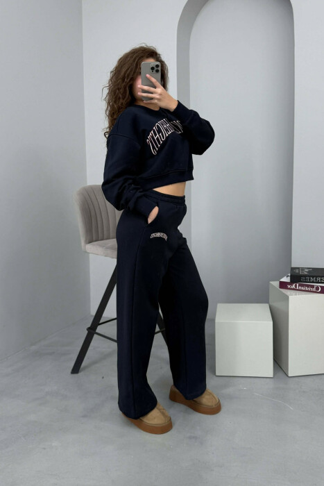 CROPPED SWEATSHIRT+SWEATPANTS WRITTINGS WOMEN SET DARK BLUE/BEE - 3