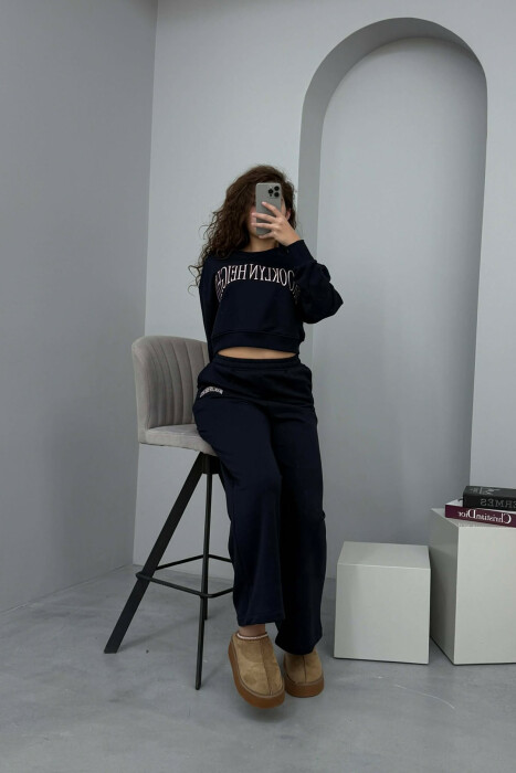 CROPPED SWEATSHIRT+SWEATPANTS WRITTINGS WOMEN SET DARK BLUE/BEE - 6