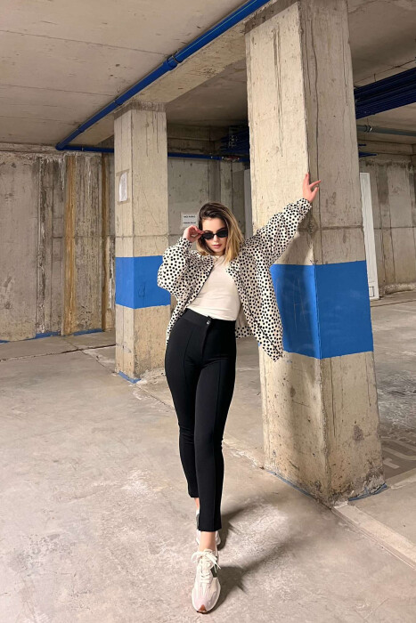 PANTALLONA ME BEL ELASTIK PËR FEMRA NË NGJYRËN E ZEZË 