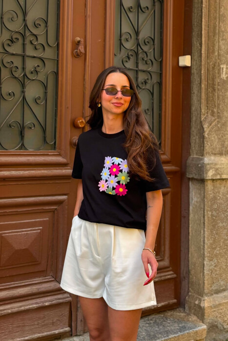 T-SHIRT ME XHEP ME QENDISJE PER FEMRA NE NGJYRE TE ZEZE - KLAUDIO FASHION