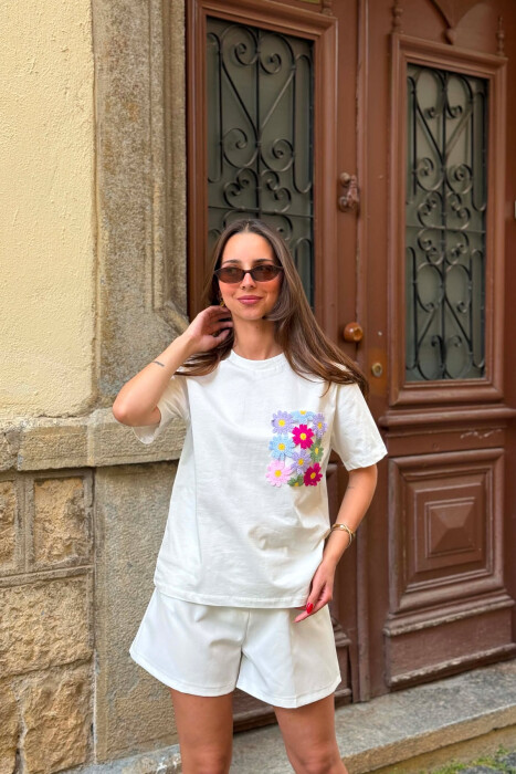 EMBROIDERED FLOWER POCKET WOMAN T-SHIRT WHITE-E BARDHE - KLAUDIO FASHION