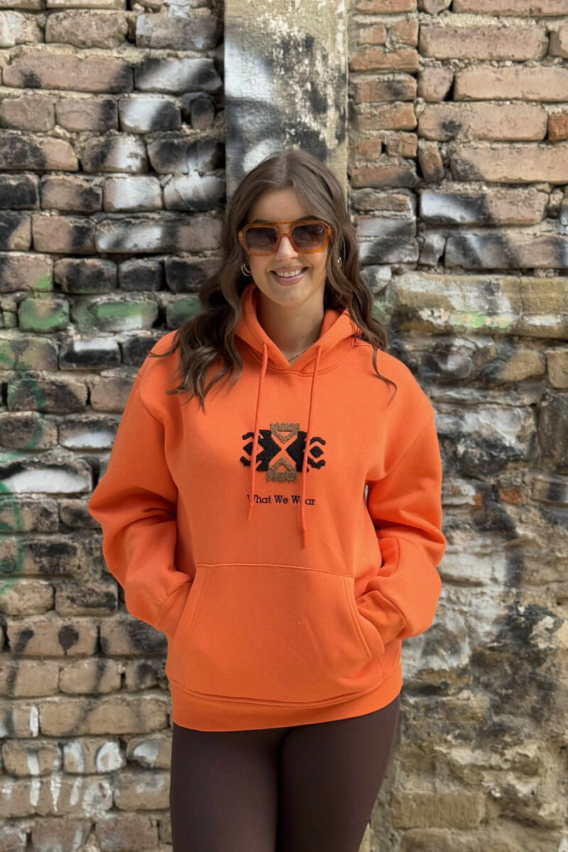 FLUFFY ONE COLOR FRONT LOGO WOMEN HOODIE ORANGE/PORTOKALLI - 2