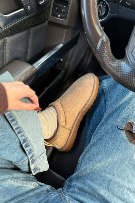 UGG NJE NGJYRESHE ME PUSH PER FEMRA NE NGJYRE BEZHE 