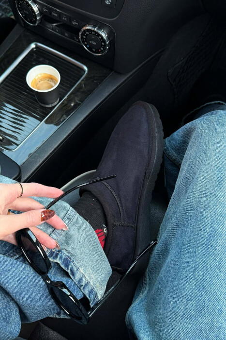 UGG NJE NGJYRESHE ME PUSH PER FEMRA NE NGJYRE TE ZEZE 