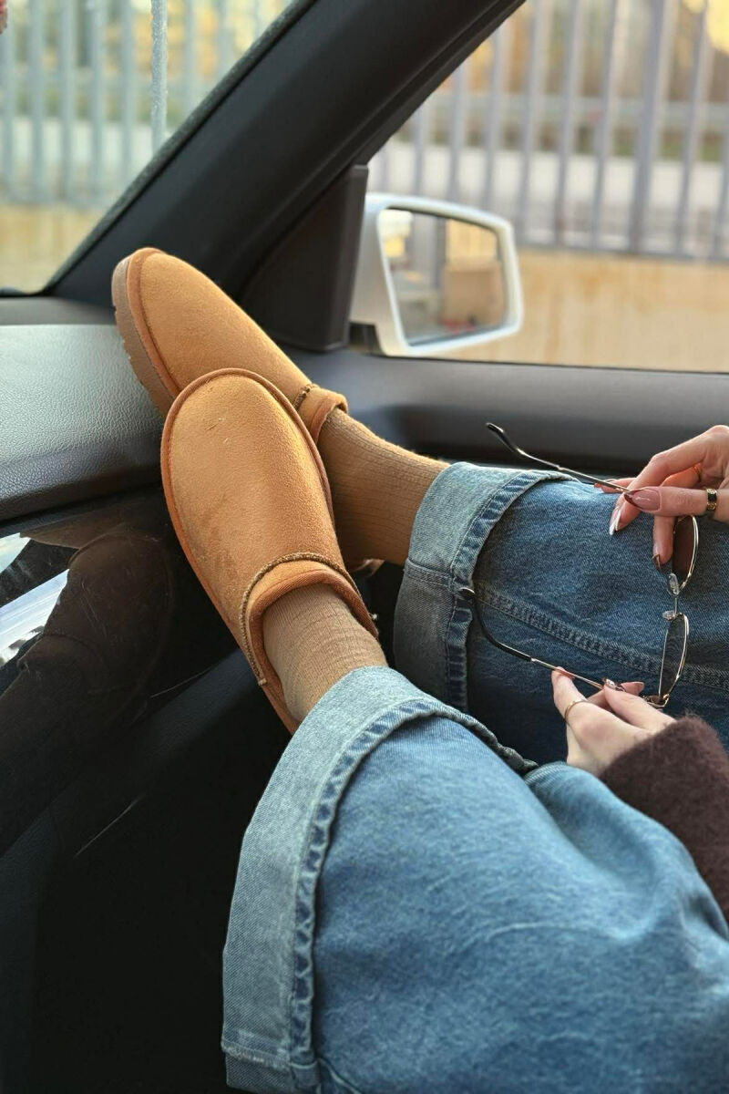 FLUFFY ONE COLOR SHORT WOMEN UGG BROWN/KAFE - 6