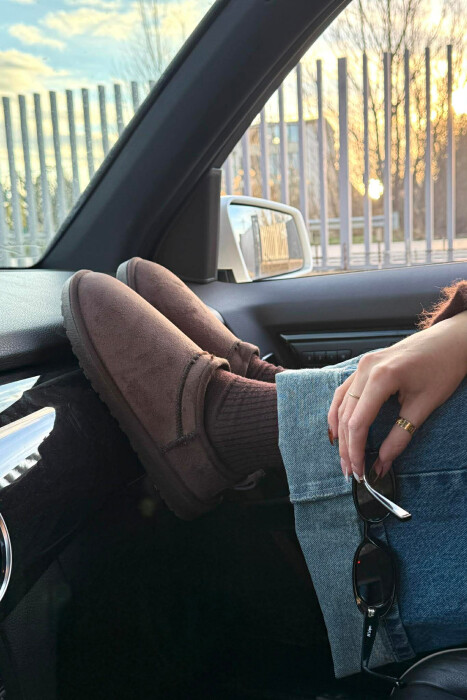 UGG NJE NGJYRESHE ME PUSH PER FEMRA NE NGJYRE KAFE TE ERRET 