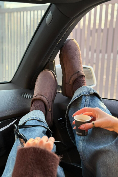 FLUFFY ONE COLOR SHORT WOMEN UGG DARK BROWN/KAE - 4