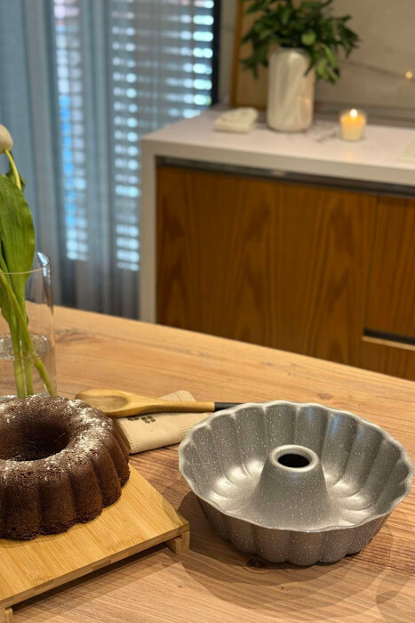 FORMË RRETHORE KEKU NË NGJYRËN GRI - 4