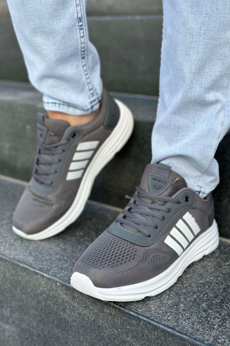 FOUR STRIPE DESIGN PLATFORM MEN SNEAKERS GREY-WHITE/GRBA - 3
