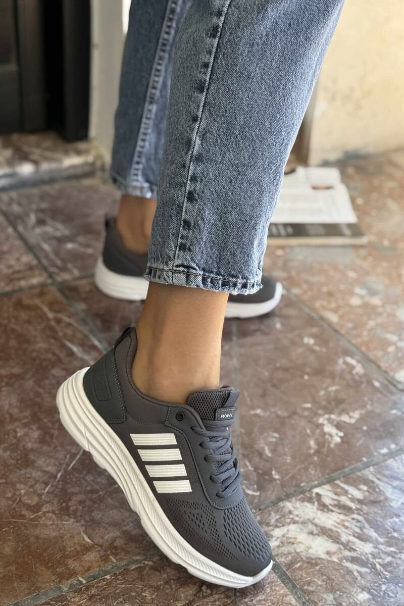 FOUR STRIPES PLATFORM SIMPLE WOMEN SNEAKERS WHITE-DARK GREY/BAGE - 2