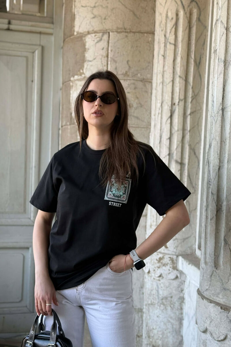 FRONT & BACK IMAGE SIMPLE WOMEN T-SHIRT + 6 PAIR SOCKS BLACK/ E ZEZE - 1