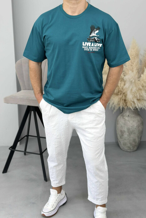 T-SHIRT ME SHKRIME DHE IMAZH PËR MESHKUJ NË NGJYRËN JESHILE E ERRËT - KLAUDIO FASHION