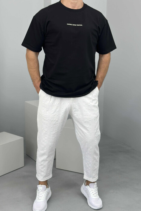 T-SHIRT I THJESHTË ME SHKRIME PËR MESHKUJ NË NGJYRËN E ZEZË 